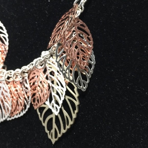 NEW Tri-Color Multi Leaf Statement Necklace - Picture 7 of 7